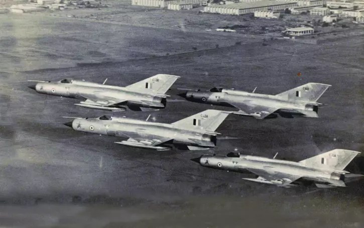 ভারতীয় বিমানবাহিনীর এক্স অ্যাকাউন্ট থেকে শেয়ার করা হয়েছে ১৯৭১ সালের যুদ্ধে অংশ নেওয়া তাদের এই বিমানগুলোর ছবি।  